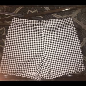 New woth tags gingham shorts!